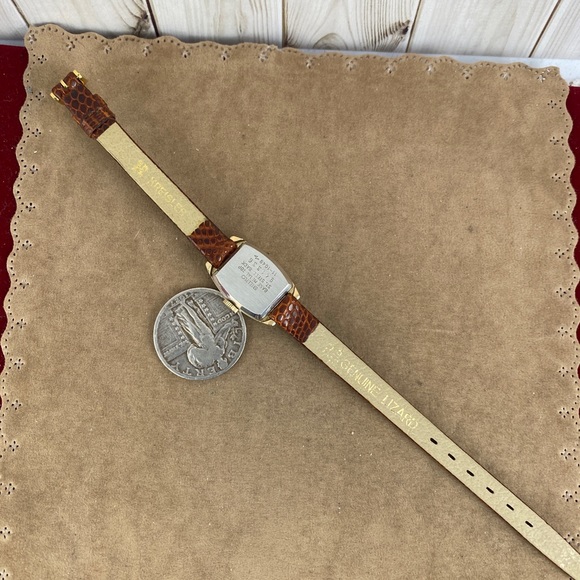 Vintage Ladies Seiko Hand Wind Dress Wrist Watch Red Dial white hands markers - Picture 7 of 9